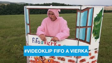 Fifo a Vierka s moderátorom Jurajom Lörinczom v klipe „Haló, Haló„